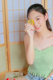年轻女仆